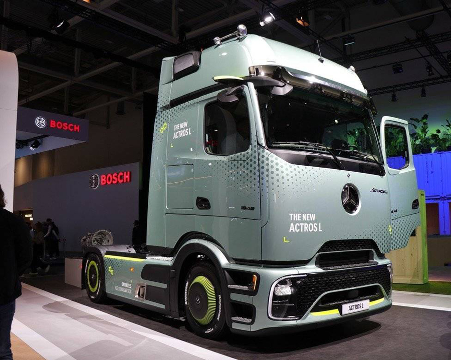 Kepiye kinerja penceran saka truk Mercedes Benz Mercedes?